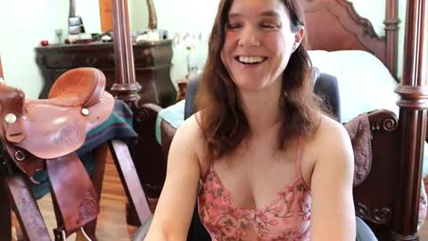 Snapshot of thornbury_rose chatting on 6, 3, 2025 ThornburyRose online show from 6, 3, 2025