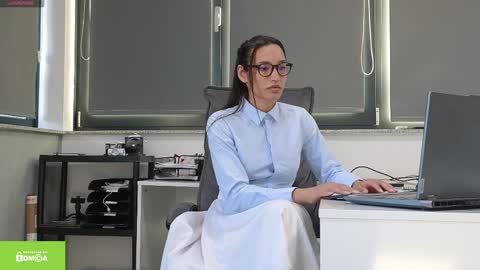 Snapshot of tia_j chatting on 8, 4, 2026 tia_j online show from 8, 4, 2026