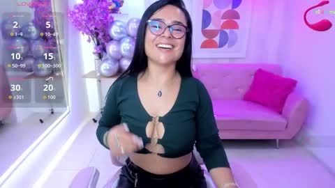 Snapshot of tiara_r chatting on 8, 9, 2025 Tiara online show from 8, 9, 2025