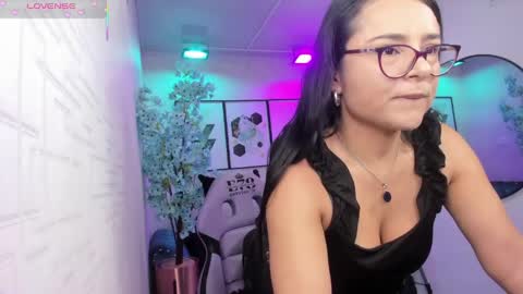 Snapshot of tiara_r chatting on 22, 4, 2026 Tiara online show from 22, 4, 2026