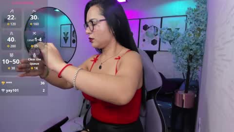 Snapshot of tiara_r chatting on 7, 5, 2026 Tiara online show from 7, 5, 2026