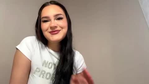 Snapshot of tiarashadid chatting on 27, 4, 2026 Lily online show from 27, 4, 2026