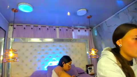 Tifanny y Vale online show from 10, 7, 2026