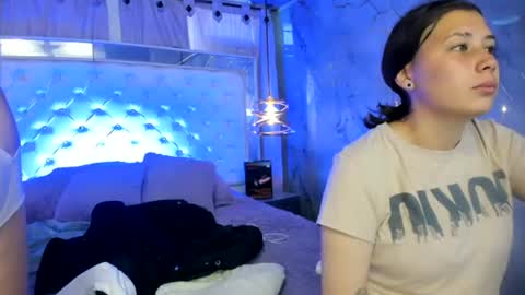 Tifanny y Vale online show from 23, 7, 2026