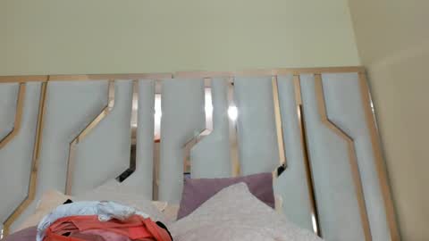    online show from 18, 1, 2025