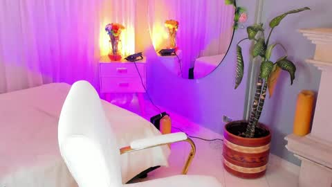 Tiffany Becker online show from 29, 5, 2026