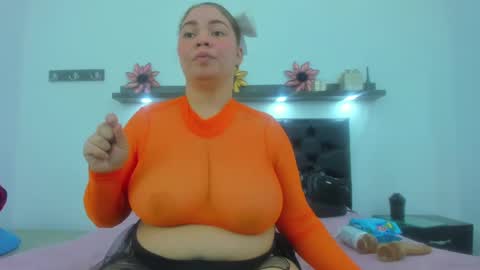 Snapshot of tiffany_hot19_ chatting on 10, 1, 2025 tiffany  online show from 10, 1, 2025