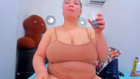 Snapshot of tiffany_hot19_ chatting on 12, 2, 2025 tiffany  online show from 12, 2, 2025