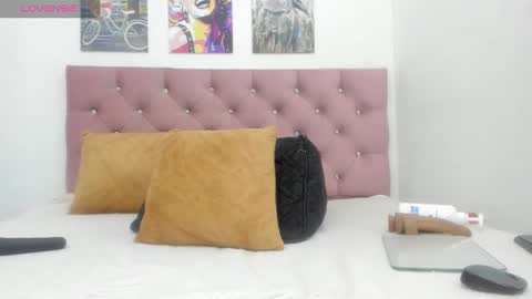 Snapshot of tiffany_hot19_ chatting on 21, 12, 2025 tiffany online show from 21, 12, 2025