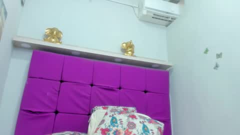 Snapshot of tiffany_hot19_ chatting on 6, 2, 2026 tiffany online show from 6, 2, 2026