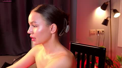 Tiffany online show from 14, 12, 2025