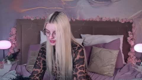 Snapshot of tiffanypeach chatting on 13, 3, 2026 tiffanypeach online show from 13, 3, 2026