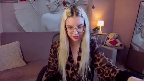 Snapshot of tiffanypeach chatting on 25, 3, 2026 tiffanypeach online show from 25, 3, 2026