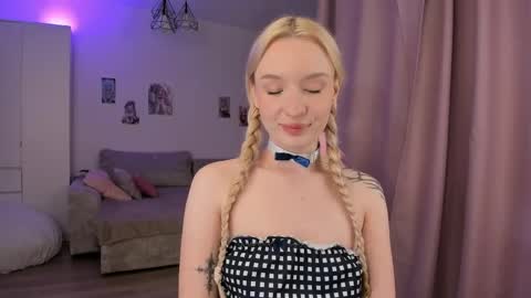 Snapshot of tiffy_fox chatting on 19, 4, 2026 Tiffany online show from 19, 4, 2026