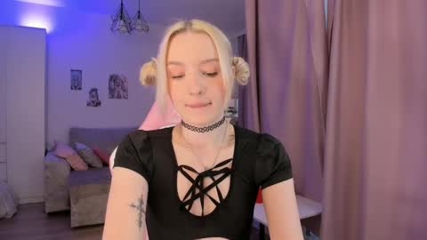 Snapshot of tiffy_fox chatting on 2, 5, 2026 Tiffany online show from 2, 5, 2026