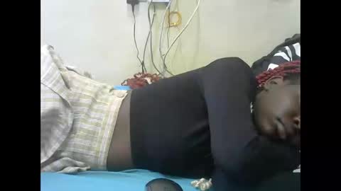 Snapshot of tight_pussie chatting on 10, 10, 2025 tight_pussie online show from 10, 10, 2025