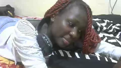 Snapshot of tight_pussie chatting on 12, 10, 2025 tight_pussie online show from 12, 10, 2025