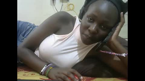 Snapshot of tight_pussie chatting on 17, 10, 2025 tight_pussie online show from 17, 10, 2025