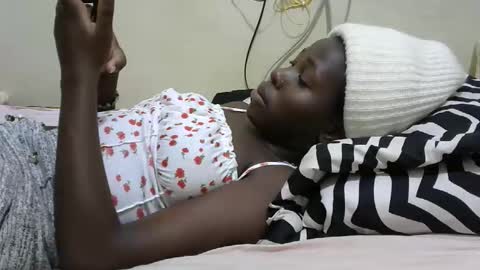 Snapshot of tight_pussie chatting on 30, 10, 2025 tight_pussie online show from 30, 10, 2025