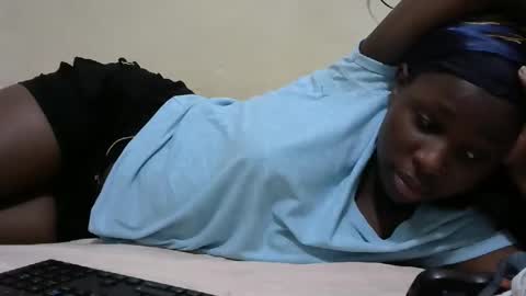 Snapshot of tight_pussie chatting on 6, 11, 2025 tight_pussie online show from 6, 11, 2025