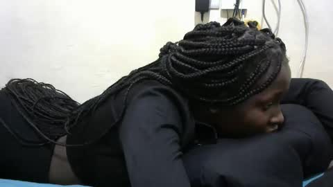 Snapshot of tight_pussie chatting on 11, 11, 2025 tight_pussie online show from 11, 11, 2025