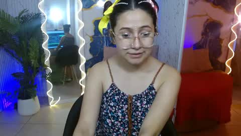 Snapshot of tiiana_tay chatting on 8, 4, 2026 Tiiana online show from 8, 4, 2026