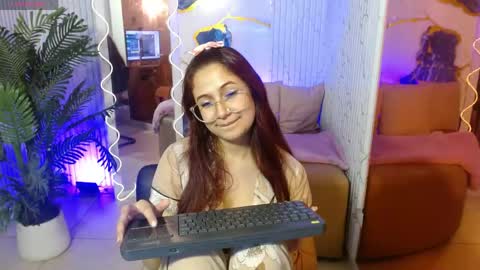 Snapshot of tiiana_tay chatting on 15, 4, 2026 Tiiana online show from 15, 4, 2026