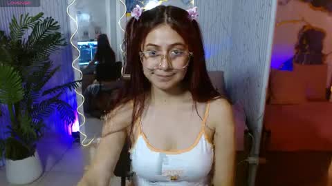 Snapshot of tiiana_tay chatting on 18, 4, 2026 Tiiana online show from 18, 4, 2026