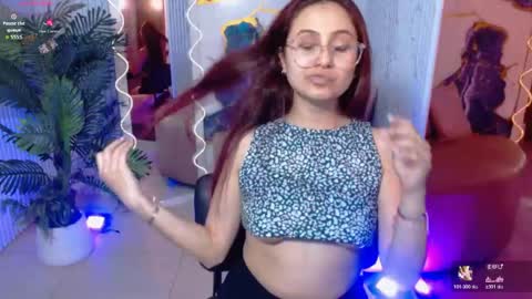 Snapshot of tiiana_tay chatting on 22, 4, 2026 Tiiana online show from 22, 4, 2026