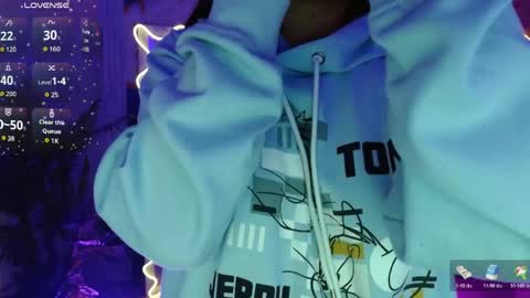 Snapshot of tiiana_tay chatting on 27, 4, 2026 Tiiana online show from 27, 4, 2026