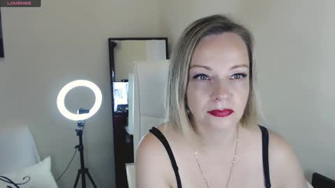 Snapshot of tilly_eliot chatting on 3, 2, 2025 Tilly online show from 3, 2, 2025