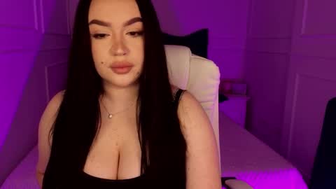 Snapshot of tinafox_ chatting on 9, 3, 2026 hi im curvy babyface girlie Tina online show from 9, 3, 2026