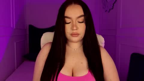 Snapshot of tinafox_ chatting on 18, 3, 2026 hi im curvy babyface girlie Tina online show from 18, 3, 2026