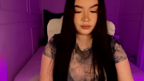 Snapshot of tinafox_ chatting on 6, 4, 2026 hi im curvy babyface girlie Tina online show from 6, 4, 2026