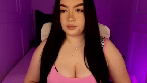 Snapshot of tinafox_ chatting on 10, 4, 2026 hi im curvy babyface girlie Tina online show from 10, 4, 2026