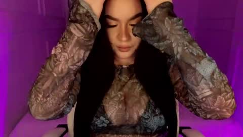 Snapshot of tinafox_ chatting on 11, 4, 2026 hi im curvy babyface girlie Tina online show from 11, 4, 2026