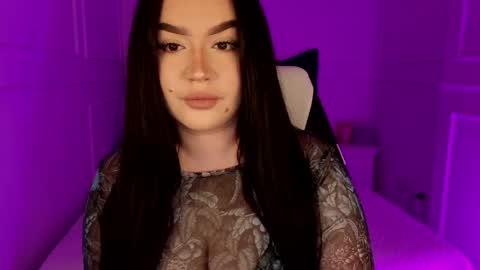 hi im curvy babyface girlie Tina online show from 7, 5, 2026