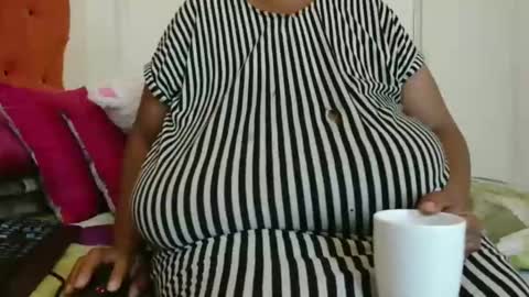 Snapshot of tinagiant chatting on 17, 1, 2025 tinagiant online show from 17, 1, 2025