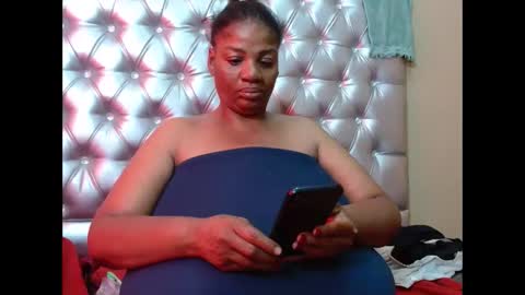 Snapshot of tinagiant chatting on 11, 9, 2025 tinagiant online show from 11, 9, 2025