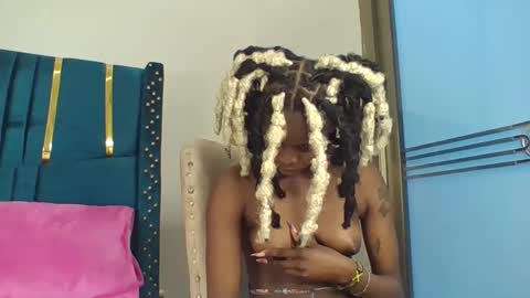 Snapshot of tinashe004 chatting on 17, 11, 2025 tinashe online show from 17, 11, 2025