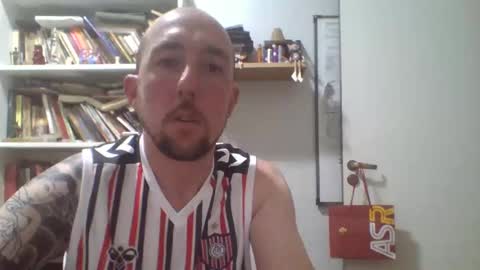 Snapshot of tinchox42 chatting on 11, 10, 2025 tinchox42 online show from 11, 10, 2025