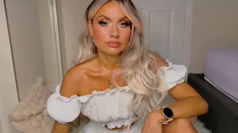 tinkerbell822 online show from 19, 5, 2026