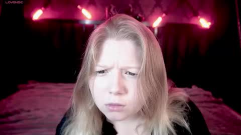 TinkerrBelll online show from 11, 10, 2025