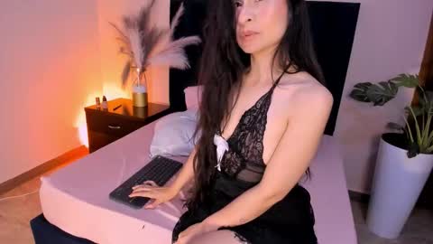 Snapshot of tinnamoon chatting on 11, 3, 2026 Tina Moon online show from 11, 3, 2026