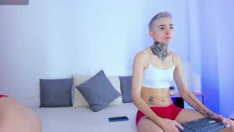 Snapshot of tinny_and_candy chatting on 22, 11, 2025 TINNY AND CANDY online show from 22, 11, 2025