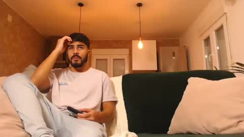 tinoclandestino online show from 17, 12, 2025