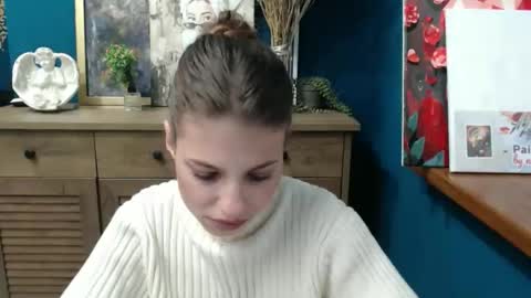 Snapshot of tiny_felicity chatting on 25, 11, 2025 Gloria online show from 25, 11, 2025