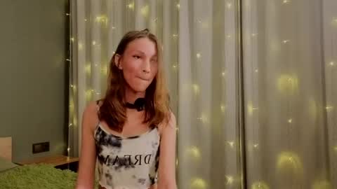Snapshot of tiny_lilyy chatting on 4, 5, 2026 Lily online show from 4, 5, 2026