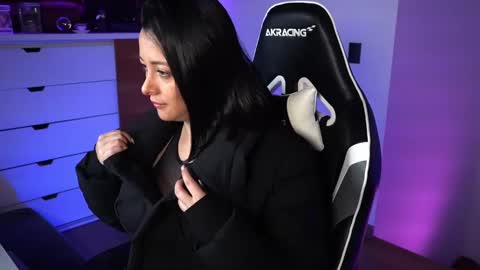 Snapshot of tiny_panther chatting on 11, 1, 2025 Ana Molly online show from 11, 1, 2025