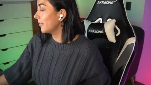 Snapshot of tiny_panther chatting on 15, 1, 2025 Ana Molly online show from 15, 1, 2025